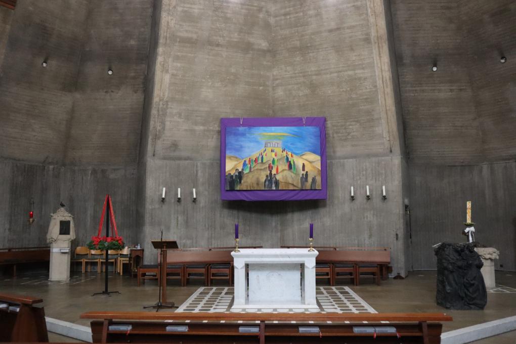 selbstgestaltetes Altarbild im Altarraum der Kirche Hl.Ewalde