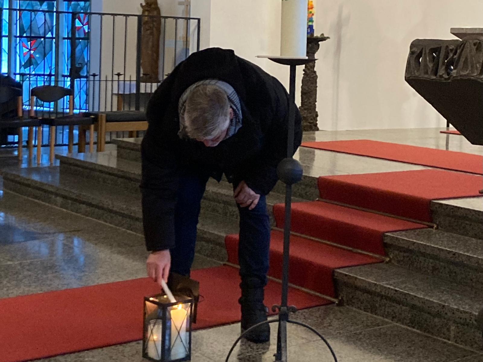 Entzündung der Südhöhenkerze in St. Christophorus