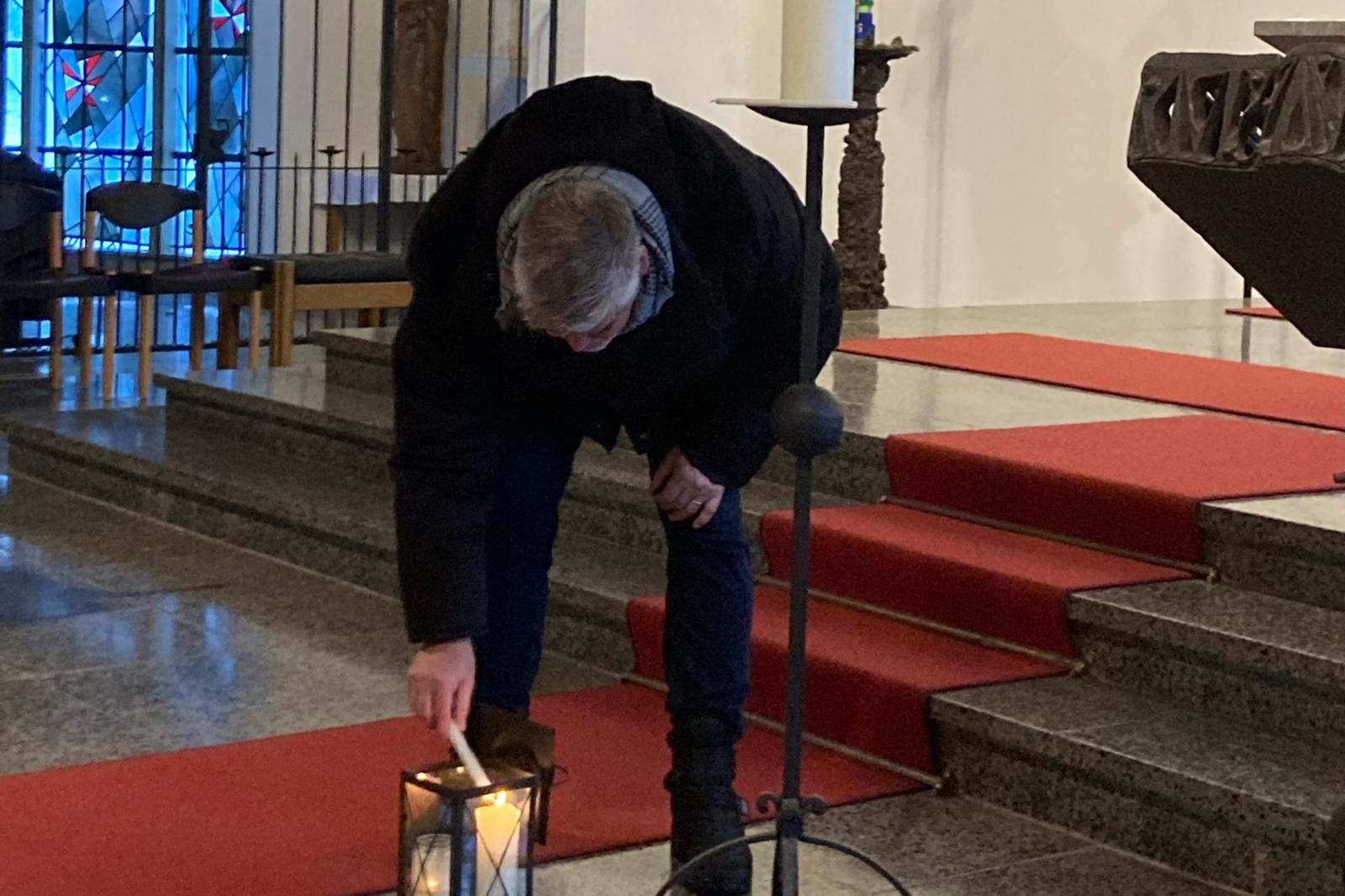 Entzündung der Südhöhenkerze in St. Christophorus