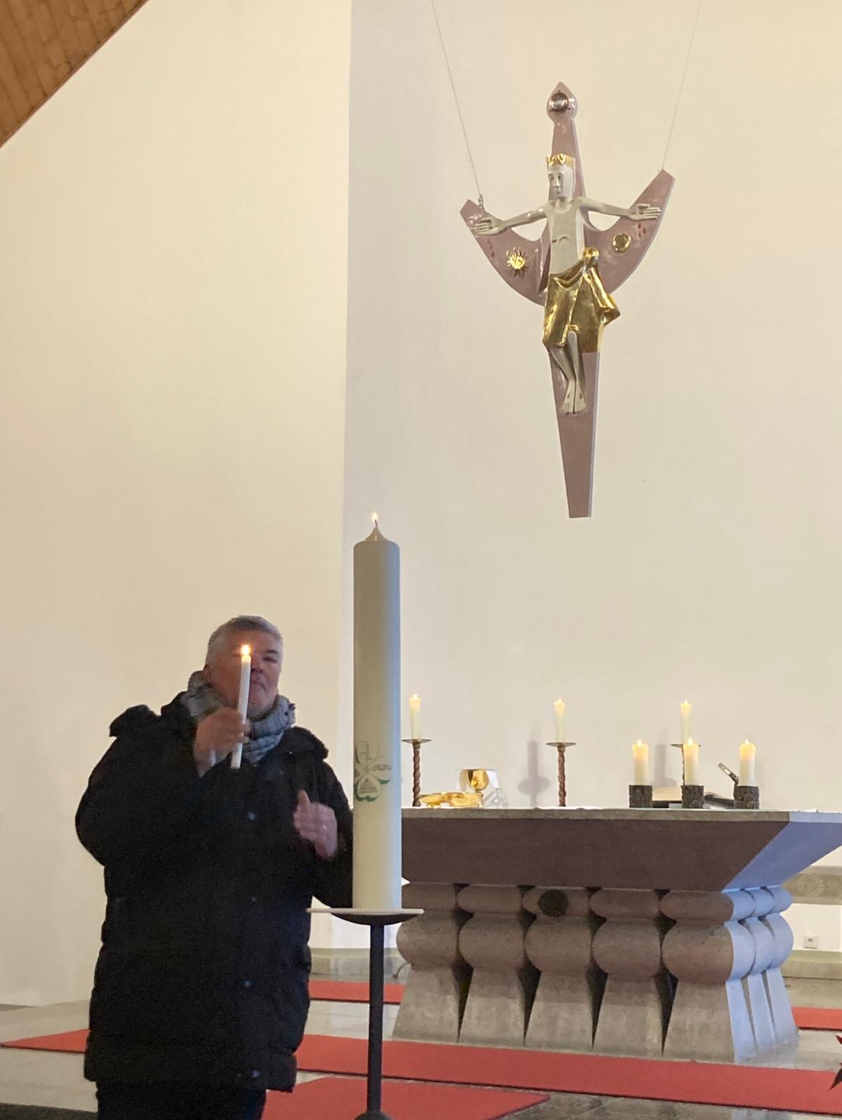 Entzündung der Südhöhenkerze in St. Christophorus